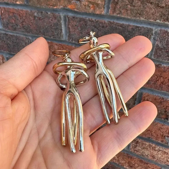 Anthropologie Lovers Small Embrace Earrings - Picture 4 of 14